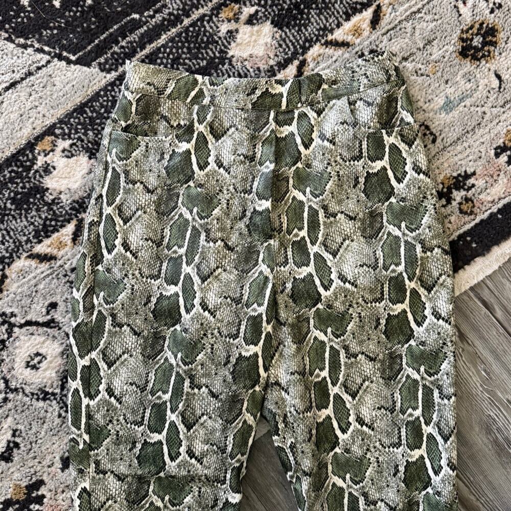 Revolve Song of Style Maud Faux Leather Pant Green - Picture 4 of 5